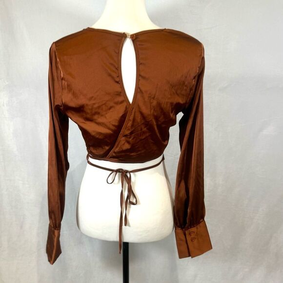 Sans Souci fluid satin cognac brown long sleeve tie wrap crop top size small - Picture 7 of 8